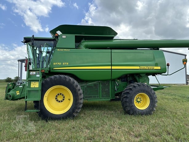 JD 9770 STS Combine