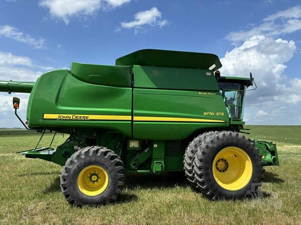 JD 9770 STS Combine