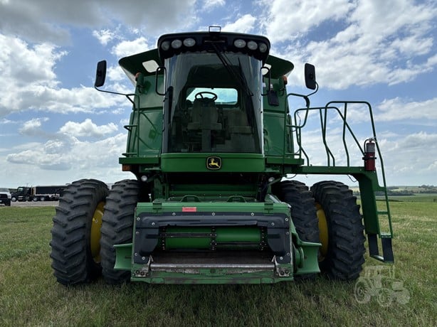 JD 9770 STS Combine