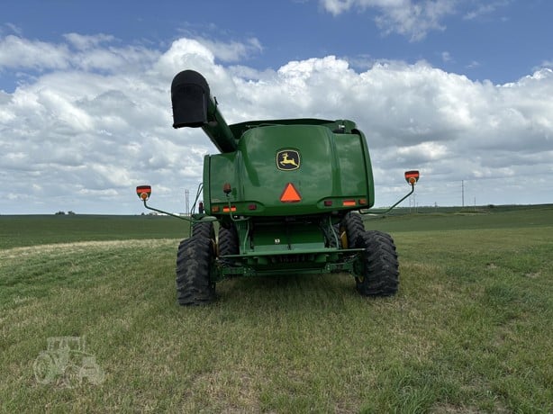 JD 9770 STS Combine