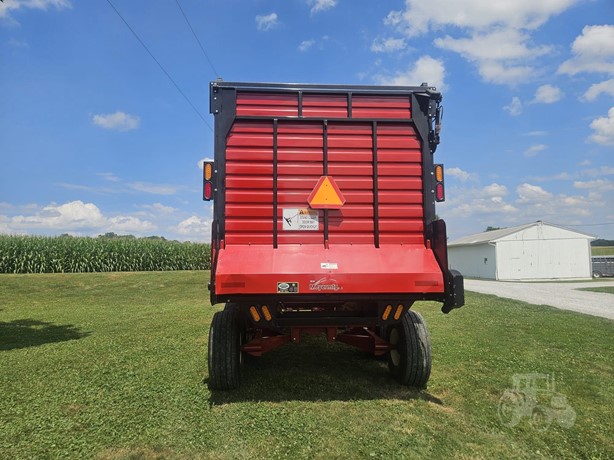 Meyer RT218 Forage Wagon