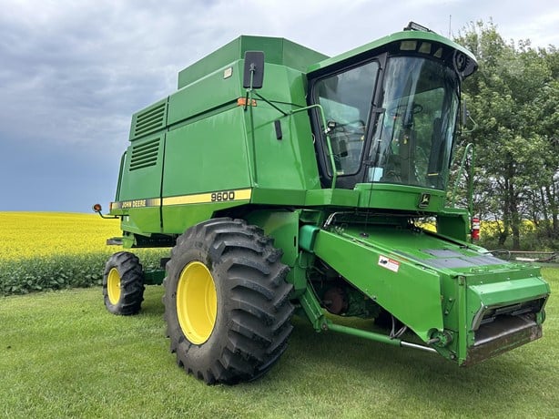 JD 9600 Combine