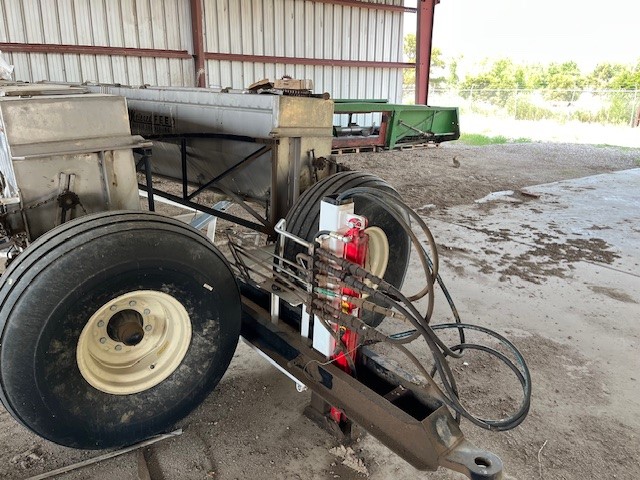 Barber Engineering Company metered fertilizer spreader 28′