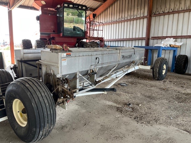Barber Engineering Company metered fertilizer spreader 28′