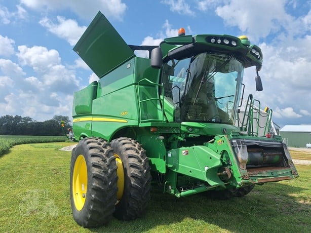 JD S670 Combine