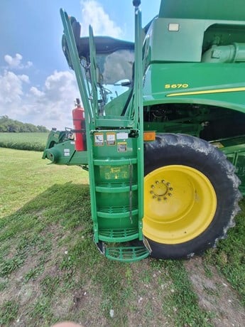JD S670 Combine