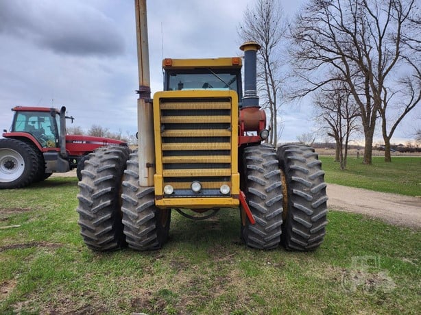 Versatile 895 Tractor
