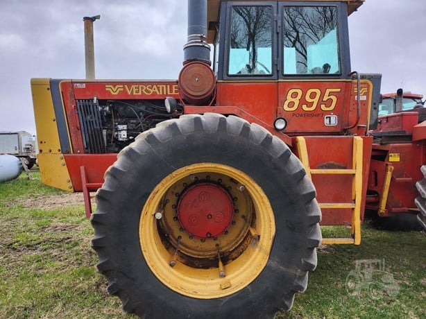Versatile 895 Tractor