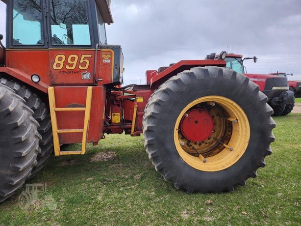 Versatile 895 Tractor