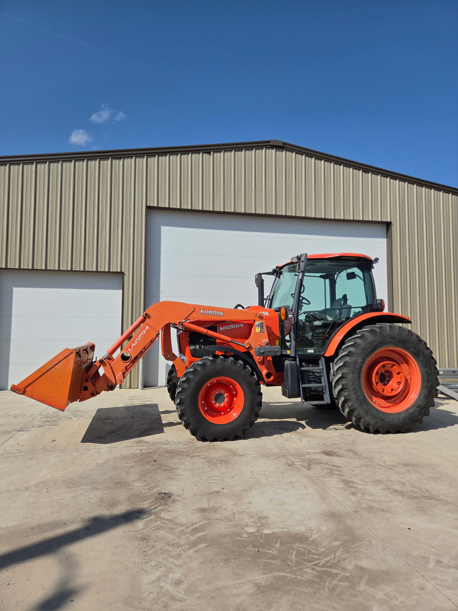 Kubota M126GX Tractor