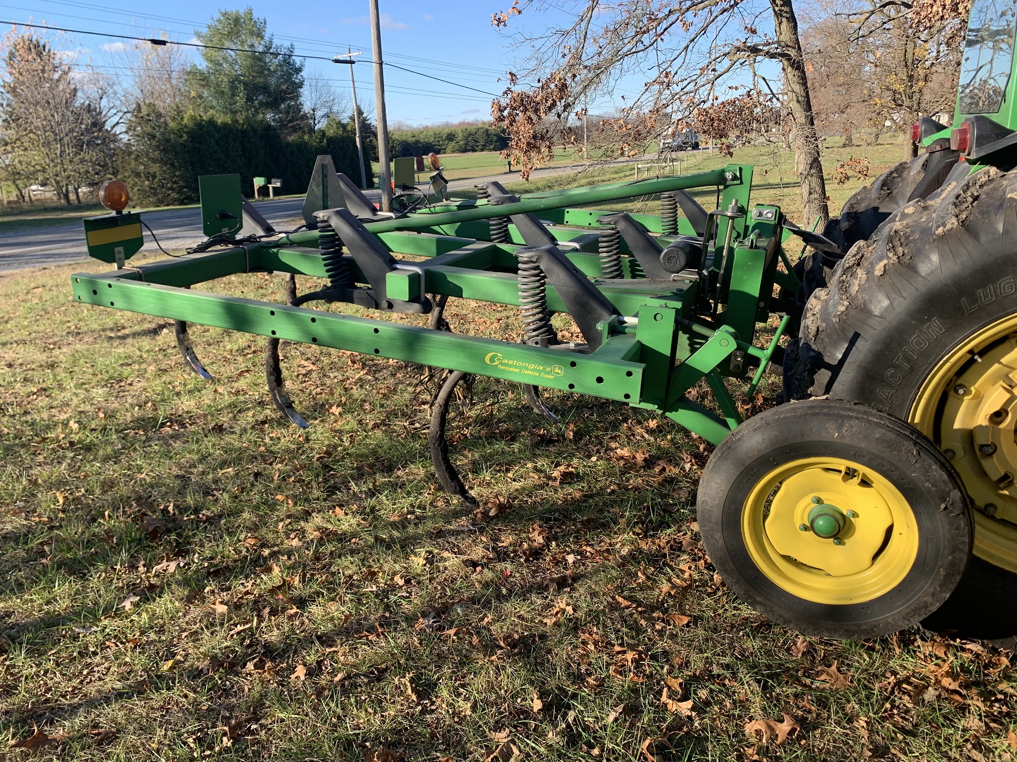 JD 610 Chisel Plow