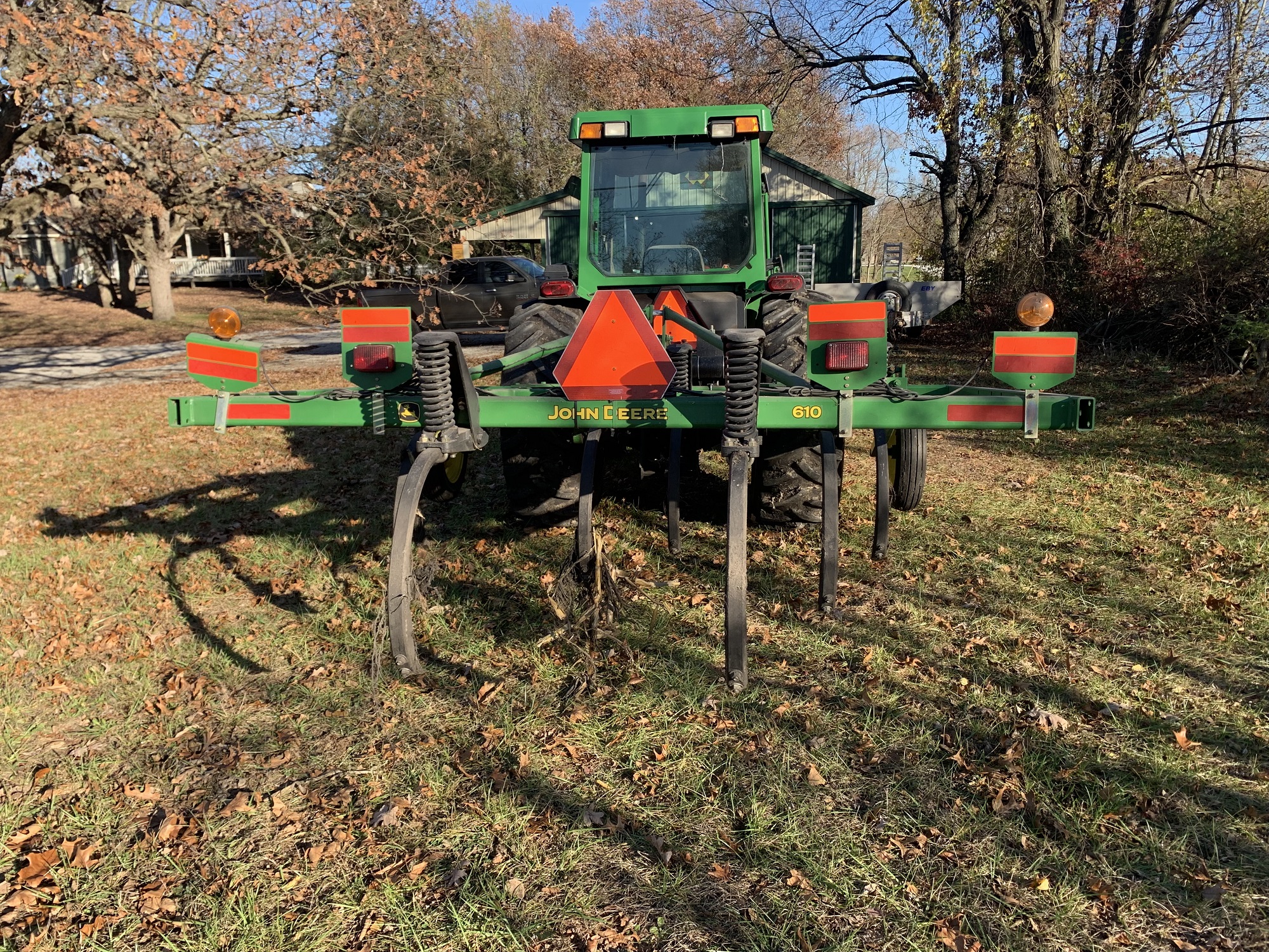 JD 610 Chisel Plow