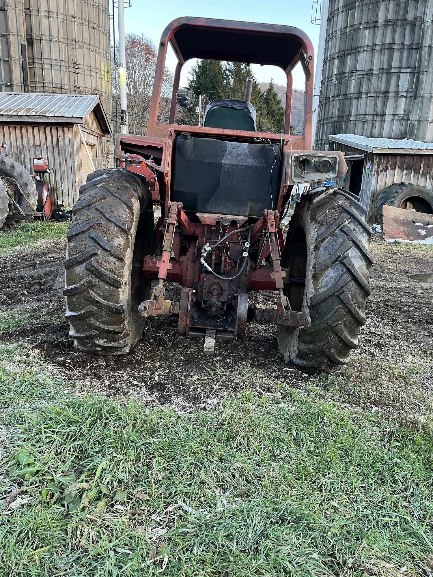 IHC 986 Loader Tractor