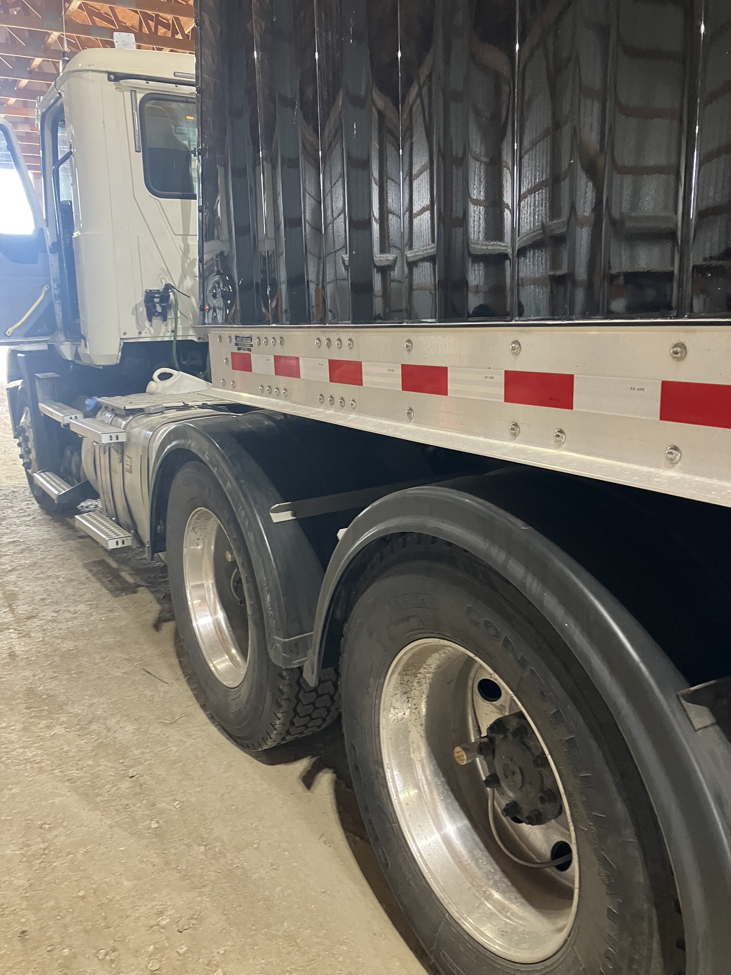Mack Pinnacle Tandem Twin-Screw Truck