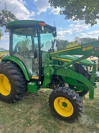JD 4052R Tractor