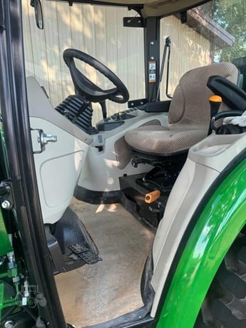 JD 4052R Tractor