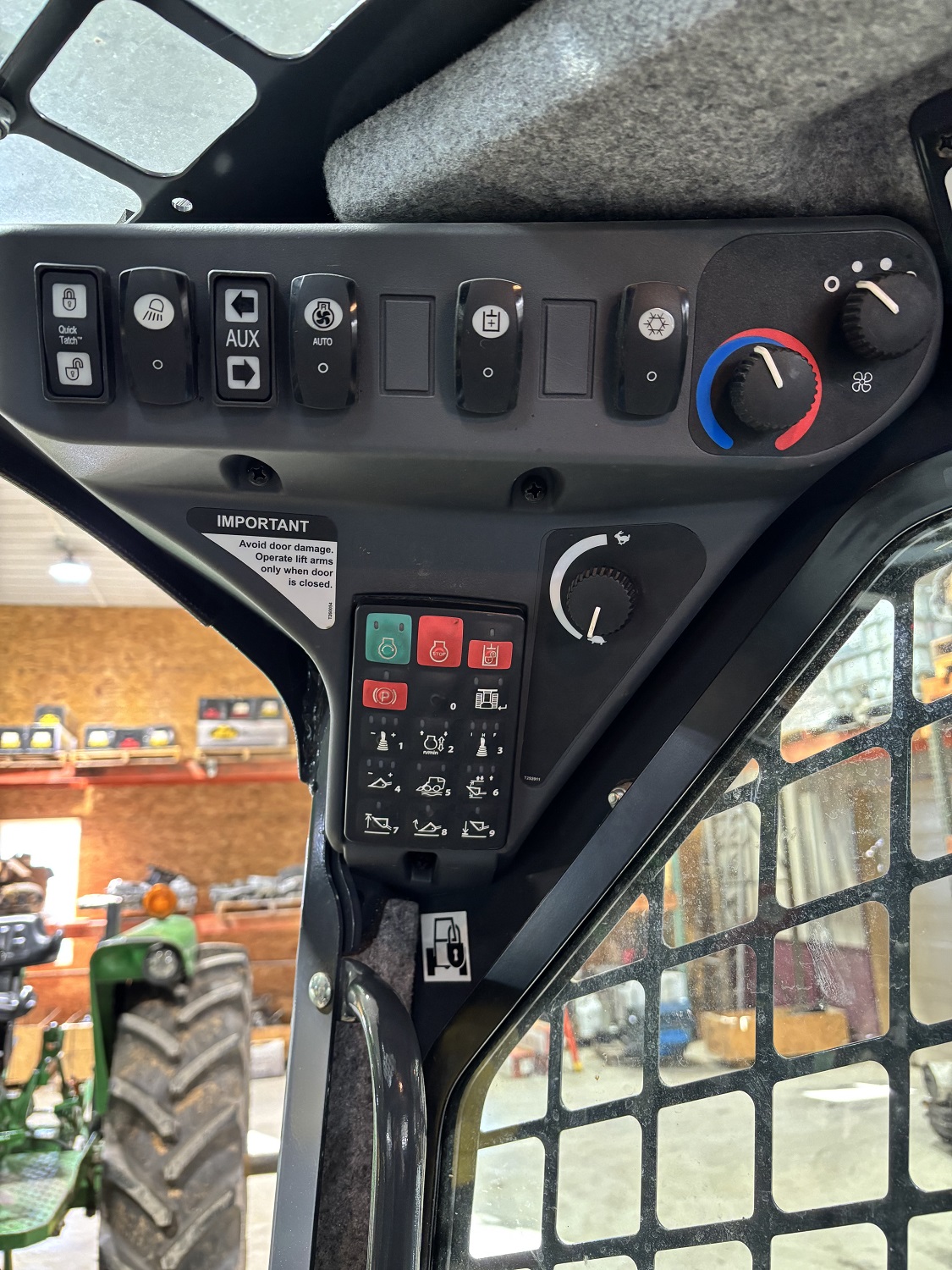 JD 332G Skid-Steer Loader