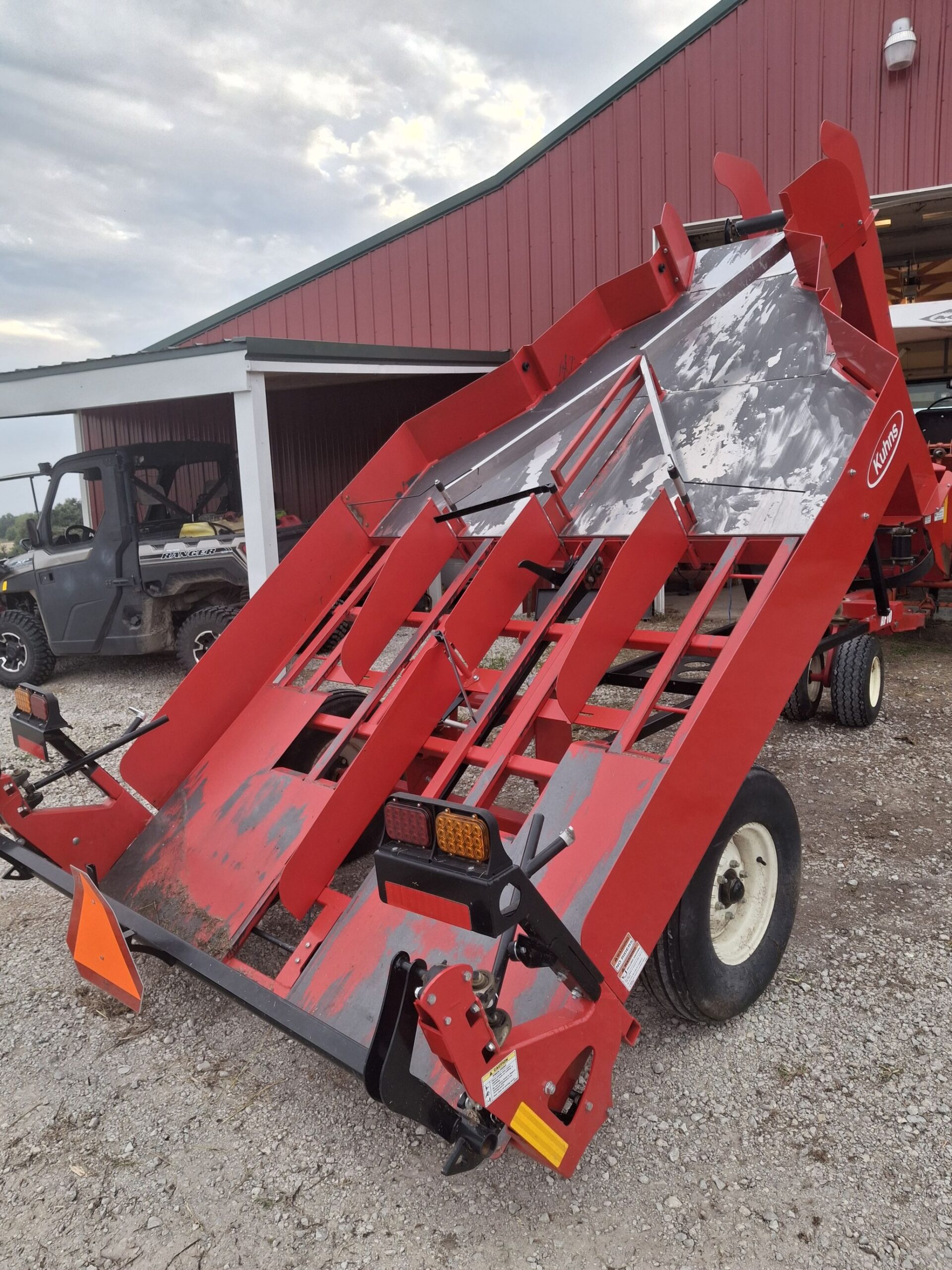 square bale accumulator