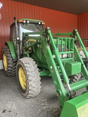 JD 7520 Tractor