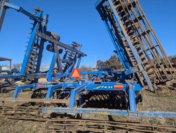 Landoll 7431-33 Vertical Tillage Tool