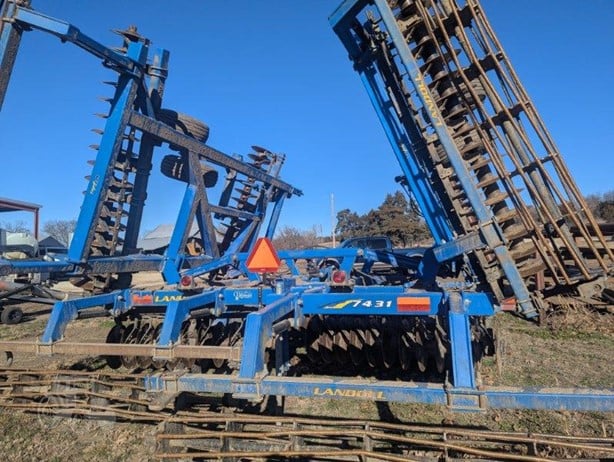 Landoll 7431-33 Vertical Tillage Tool