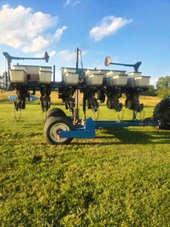 Kinze 2500 6R30 Planter
