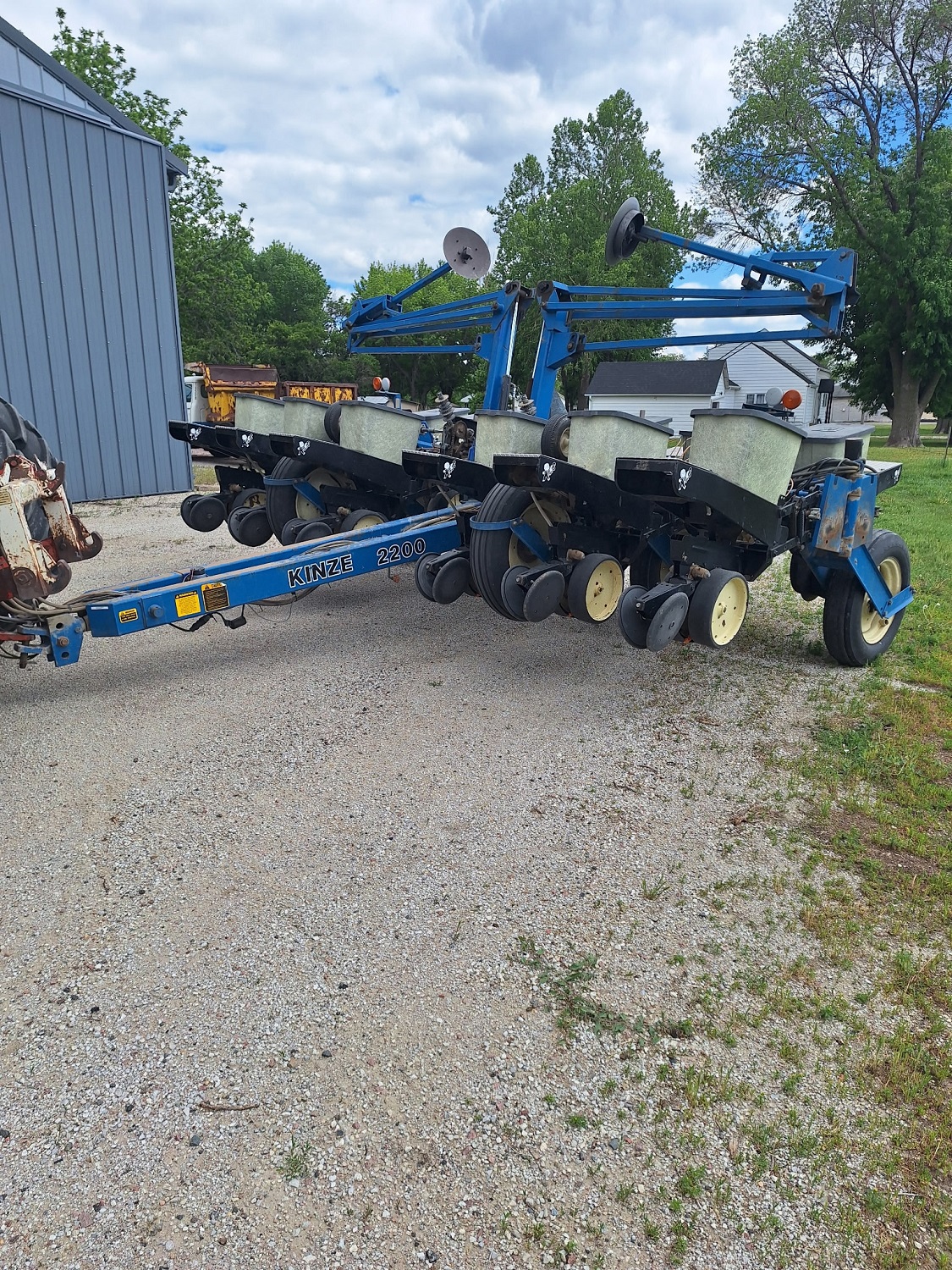 Kinze 2200 12R30″ Planter