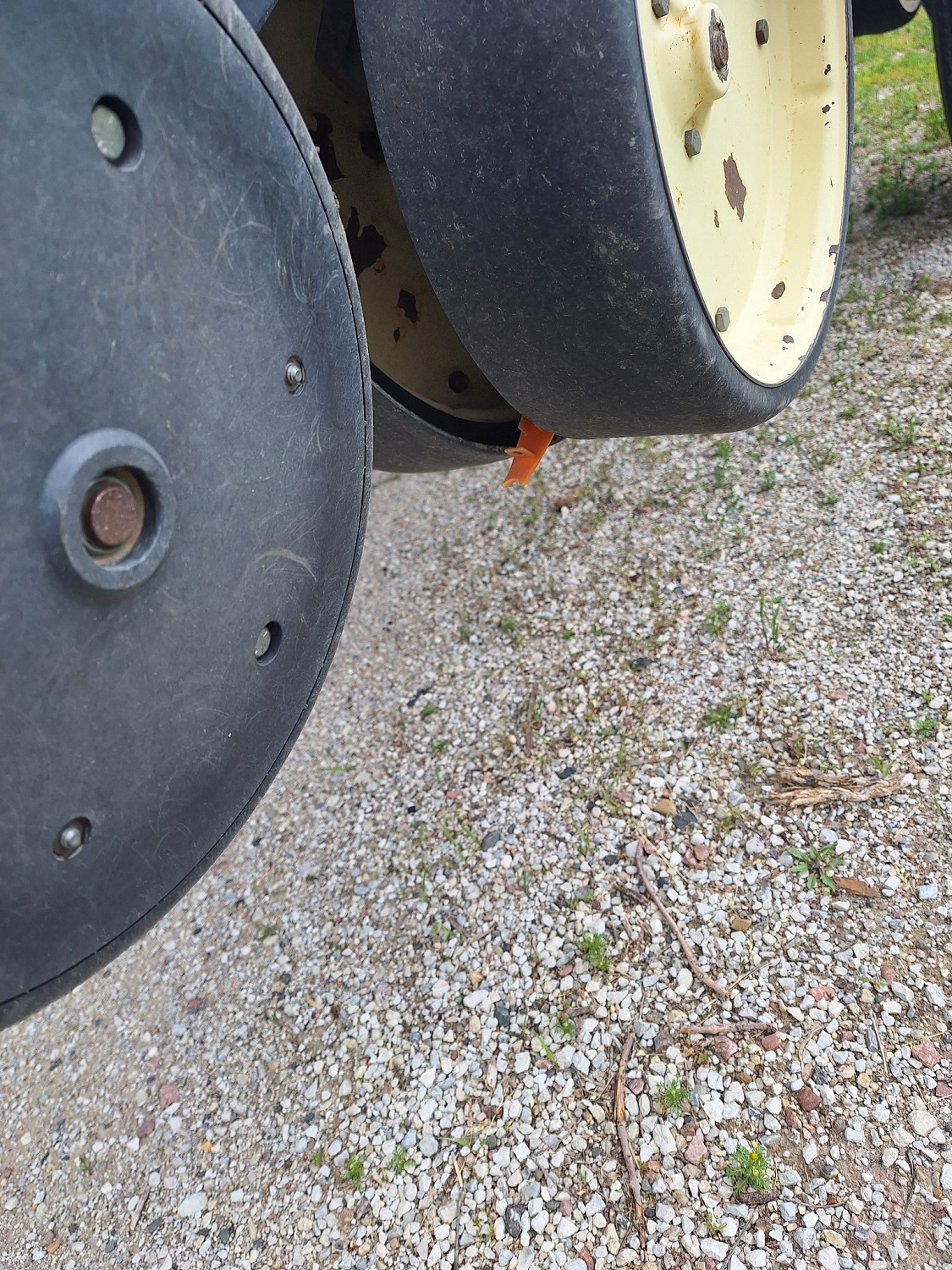 Kinze 2200 12R30″ Planter