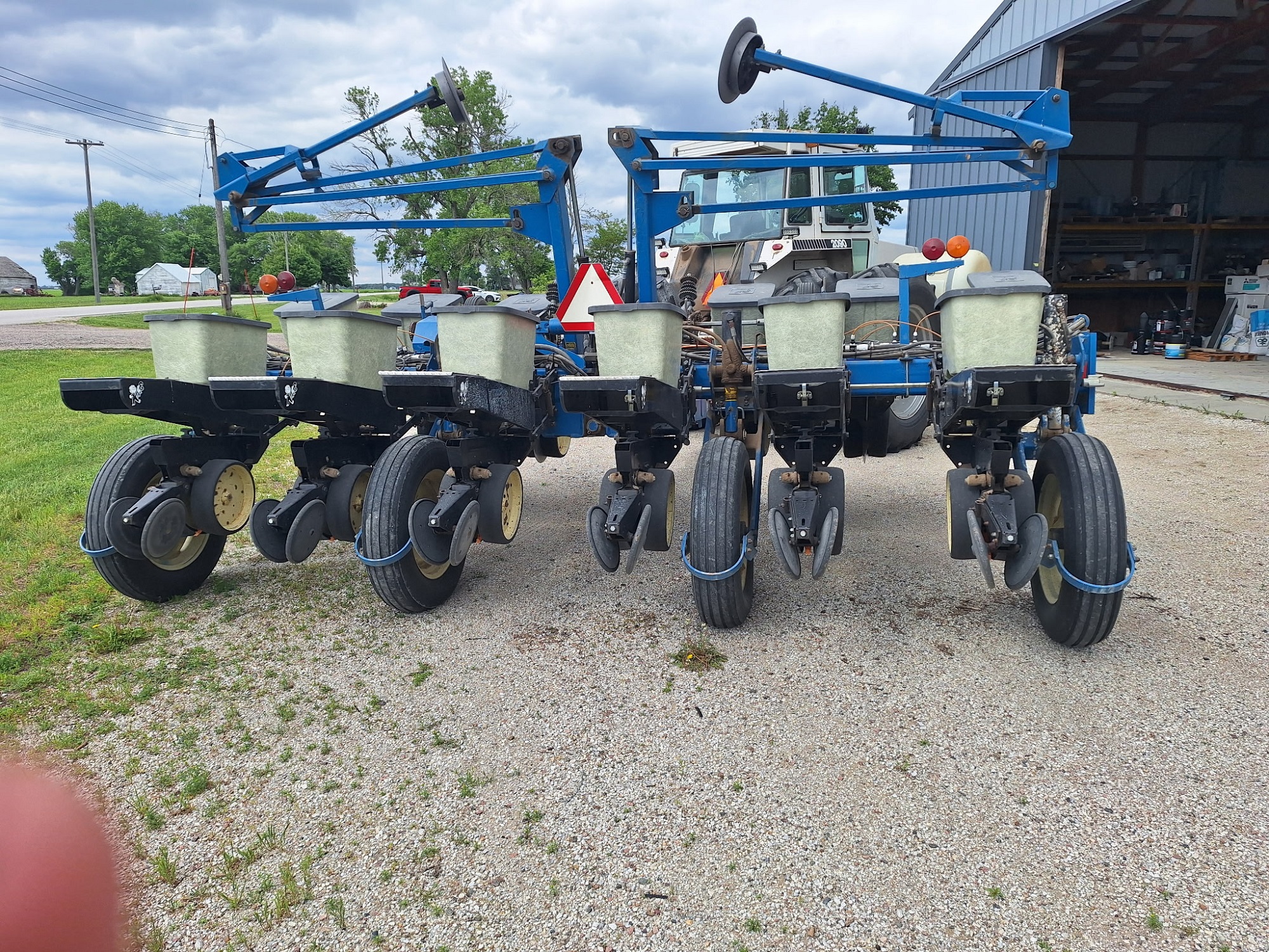 Kinze 2200 12R30″ Planter