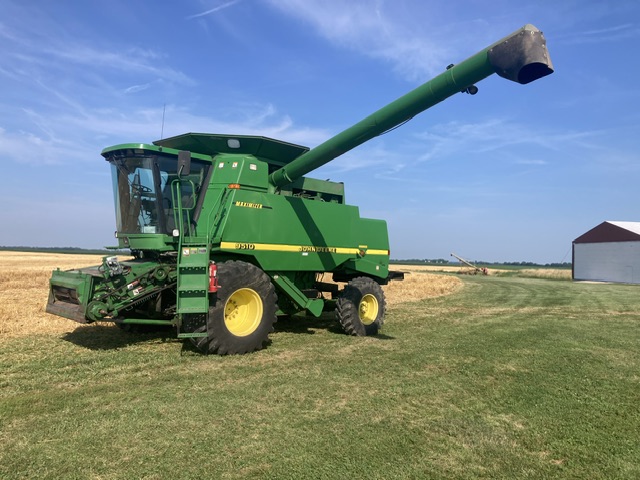 Original Owner 1999 JD 9510 4W Drive Combine