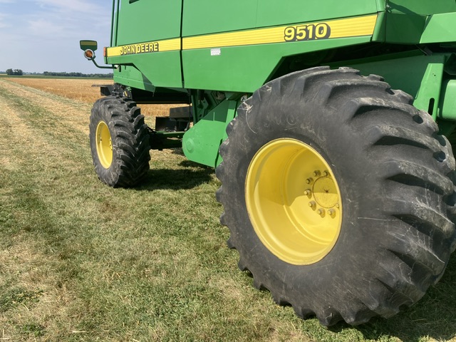 Original Owner 1999 JD 9510 4W Drive Combine
