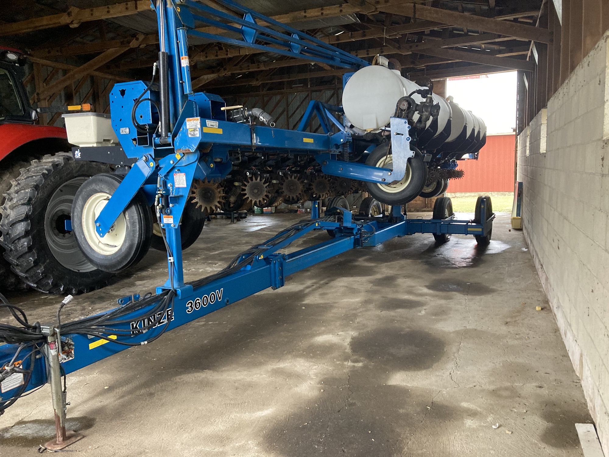 Kinze 3600V 16R-30″ Planter