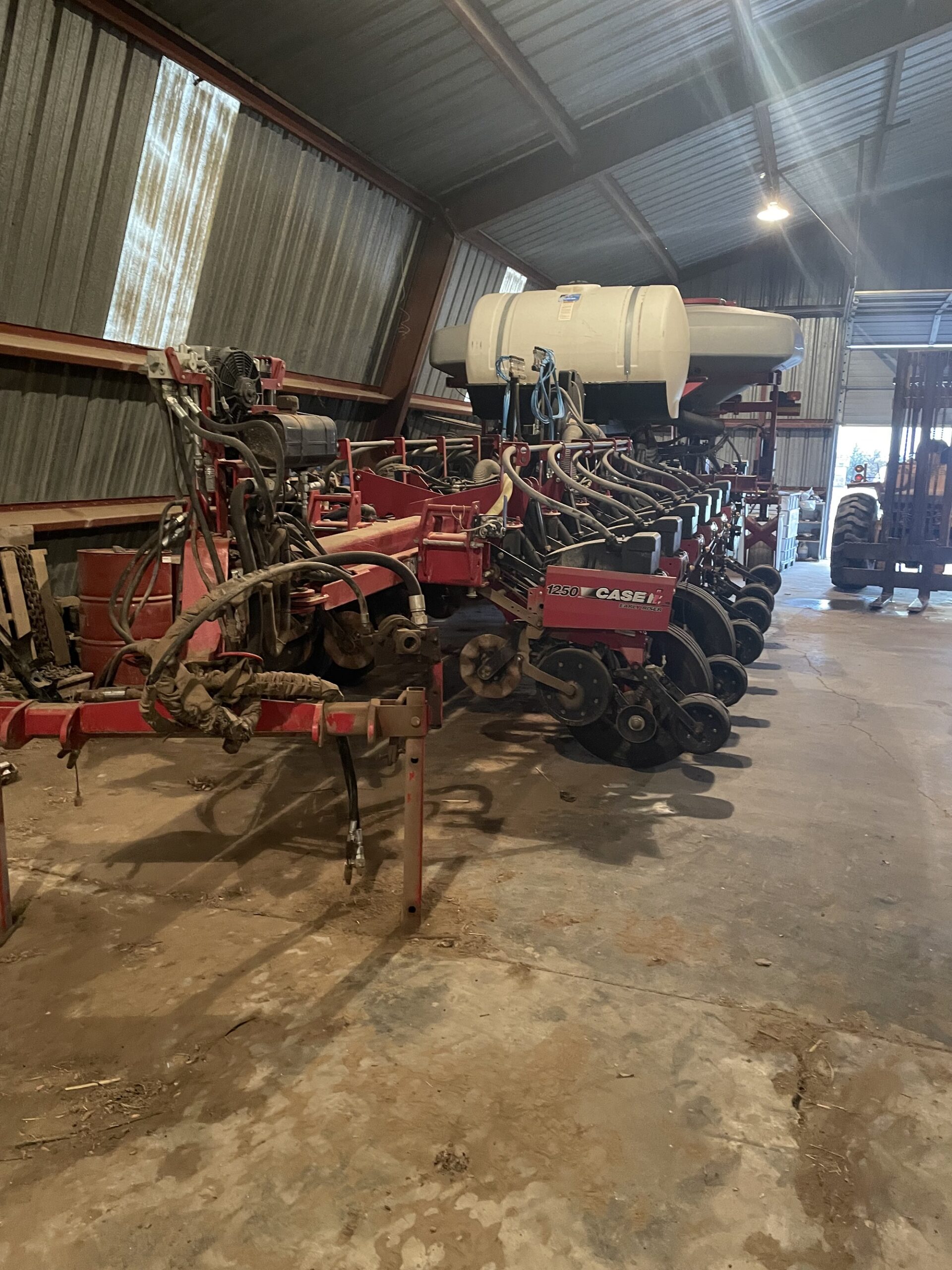 C-IH 1250 16R-30″ Planter