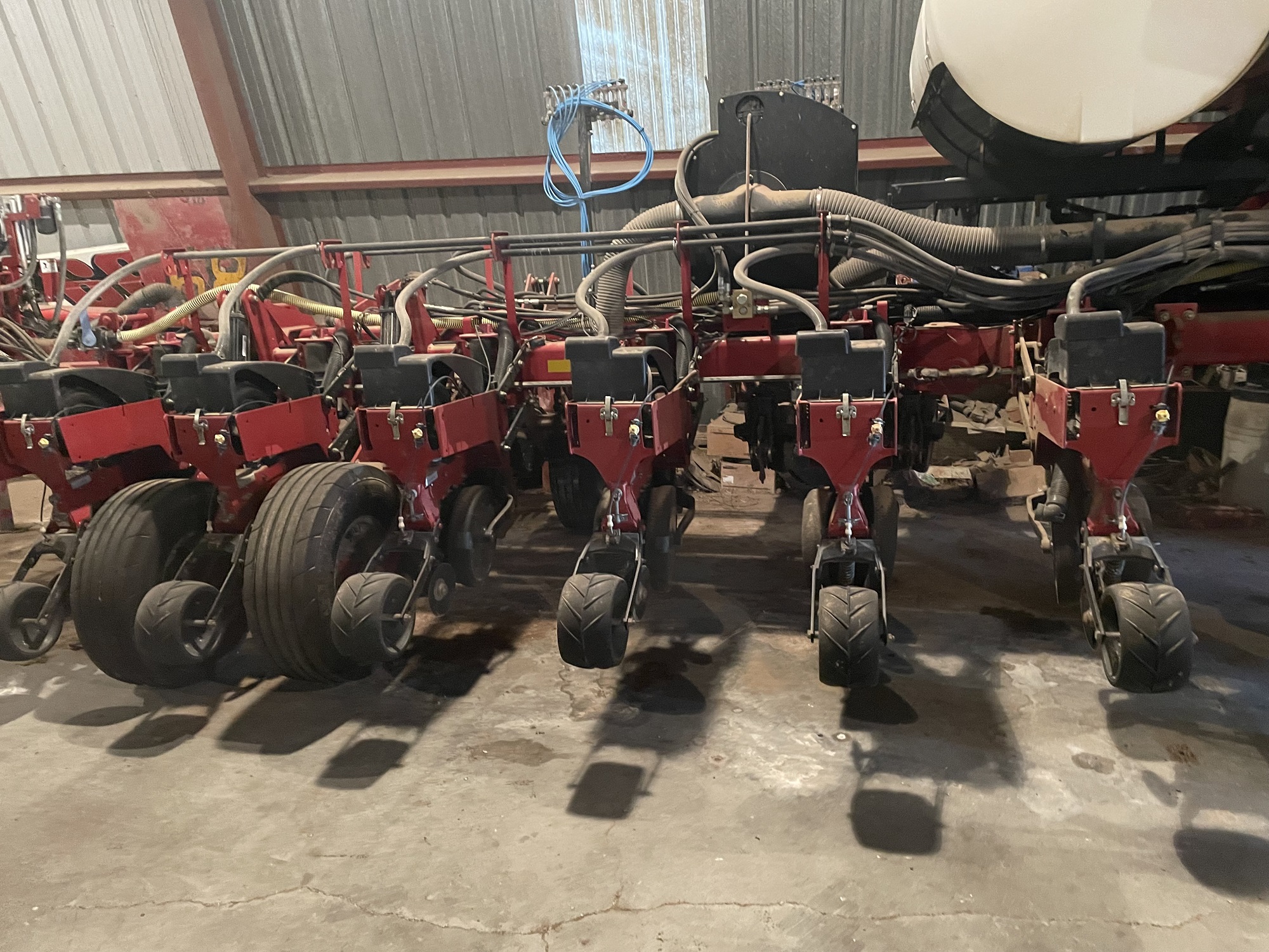 C-IH 1250 16R-30″ Planter