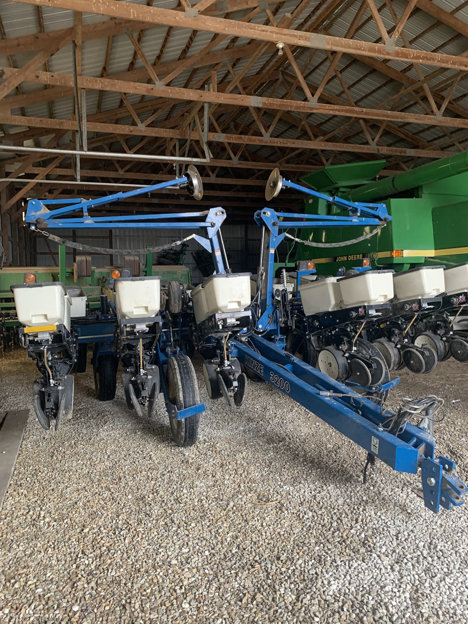 Kinze 3200 12R30 Planter