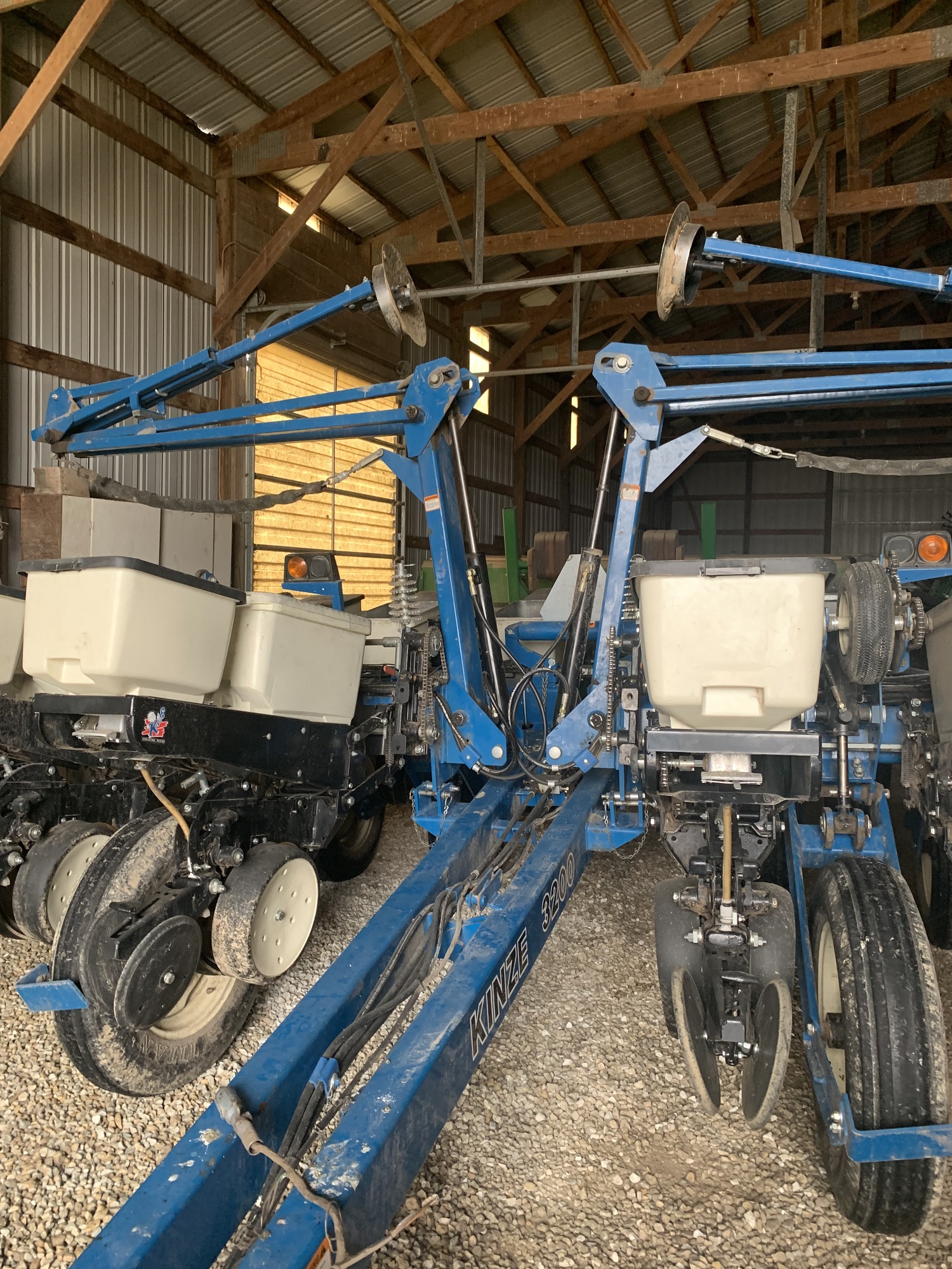 Kinze 3200 12R30 Planter