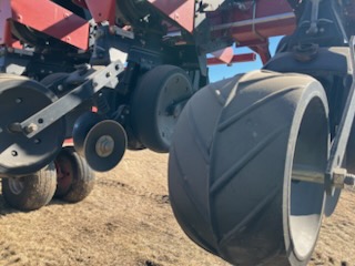 C-IH 1200 16R-30″ Planter