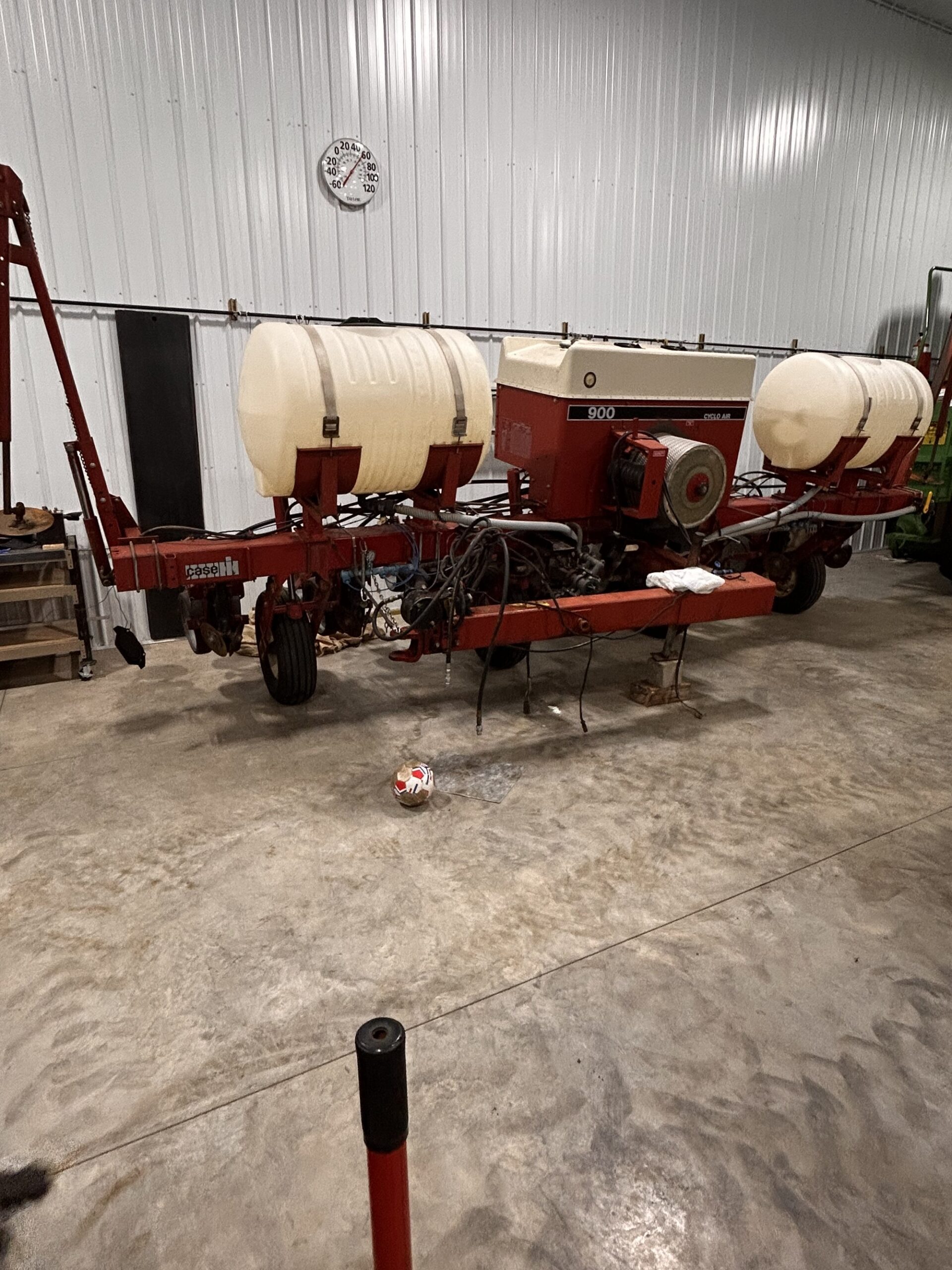 C-IH 900 8R30 Planter