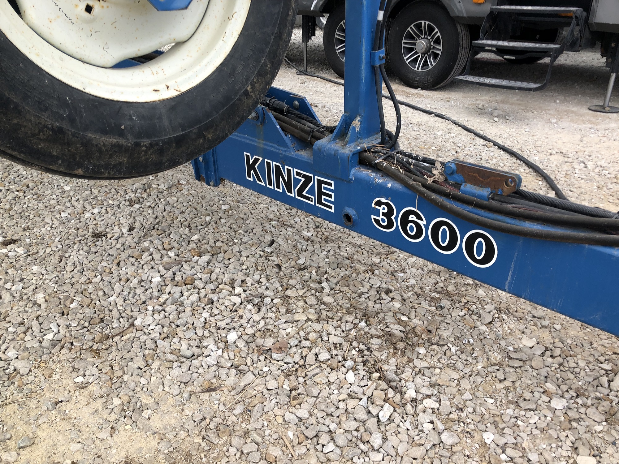 Kinze 12-23 Splitter Planter