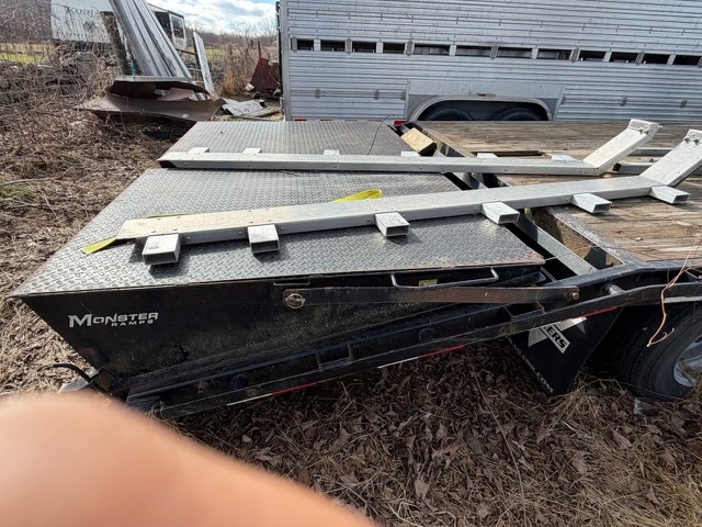 2014 PJ 25′ tandem dual gooseneck trailer with monster ramps