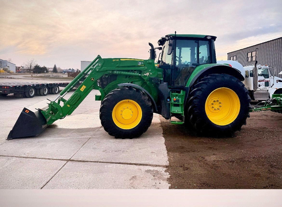 JD 6195 M Tractor
