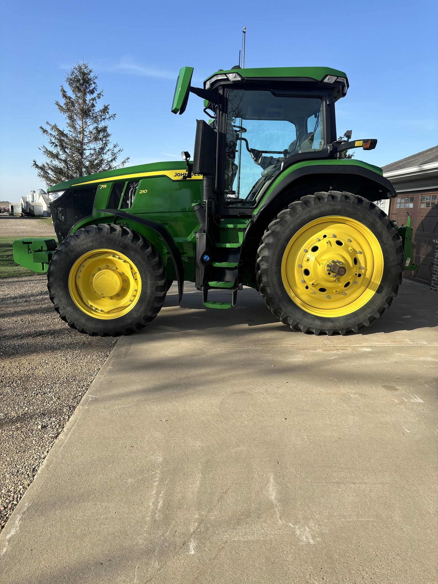 JD 7R 210 Tractor